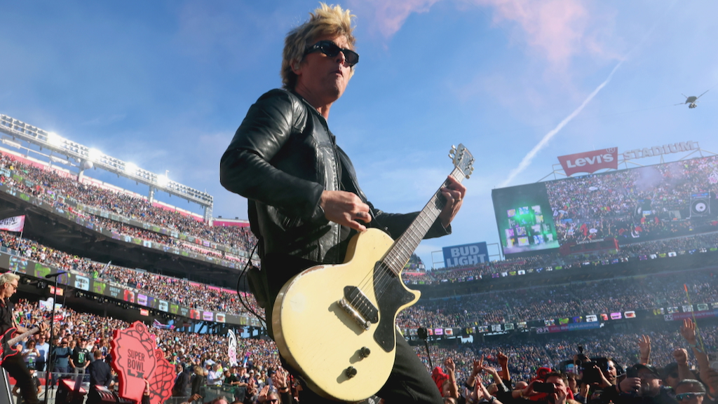 Green Day-Frontmann Billie Joe Armstrong während der Pregame Show des Super Bowl LX am 8. Februar 2026 im kalifornischen Santa Clara